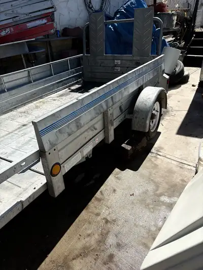 4 position trailer . In good condition, tailgater extension , drive on ramps , Used to carry golf ca...