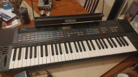 80s Yamaha DSR-2000 synthesizer keyboard