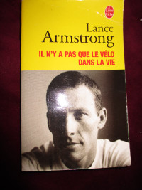 Biographie Lance Armstrong, Il n'y a pas que le vélo dans la vie
