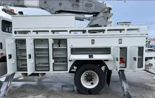 2014 International with Altec AA55-MH Bucket Truck in Other in City of Toronto - Image 3