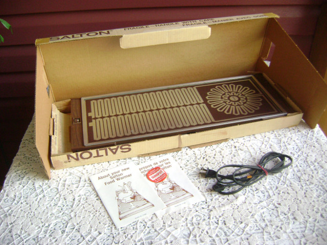 Vintage Salton Food Warmer Hot Plate--Never Used in Box in Kitchen & Dining Wares in New Glasgow - Image 3