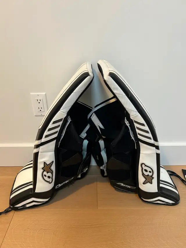 Brian’s Optik X3 Goalie Set (Black/White) in Hockey in Ottawa - Image 9