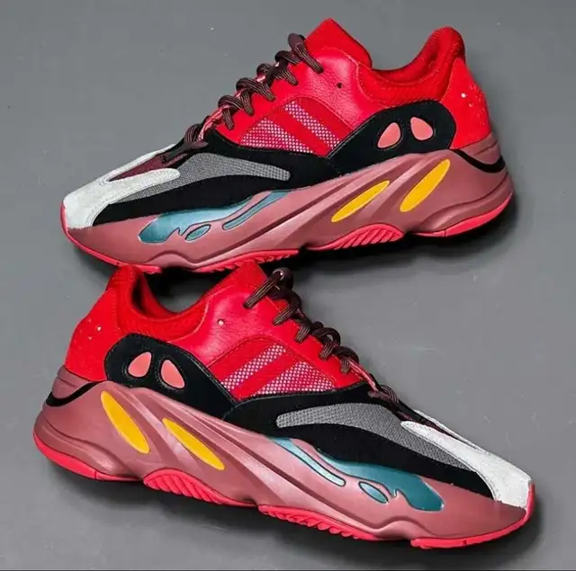 YEEZY 700 V1 "HI-RES RED" SIZE 11 in Men's Shoes in Mississauga / Peel Region - Image 2