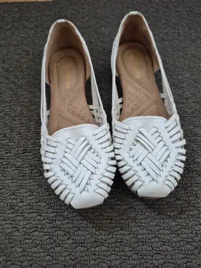 Naturalizer white leather flats SZ 6 women, View more
