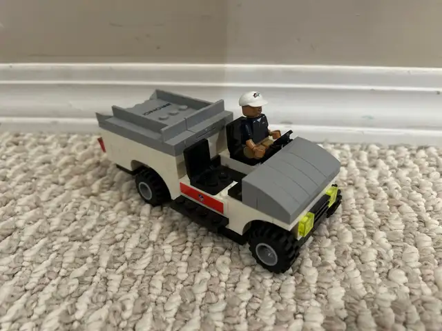 Denver Broncos LEGO - 2 sets  in Toys & Games in Winnipeg - Image 10