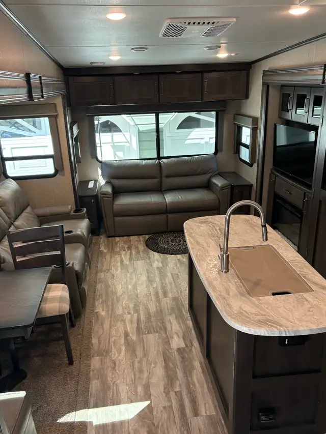 2021 Grand Design Fifth wheel 295RL in Travel Trailers & Campers in Delta/Surrey/Langley - Image 5