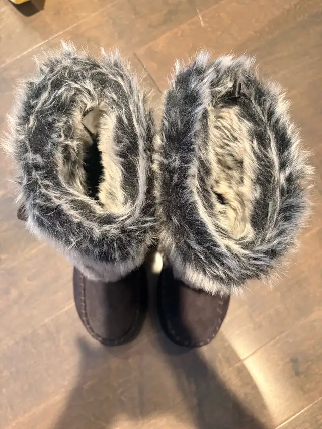 Women’s Fur Boot Slippers in Women's - Shoes in Edmonton - Image 8