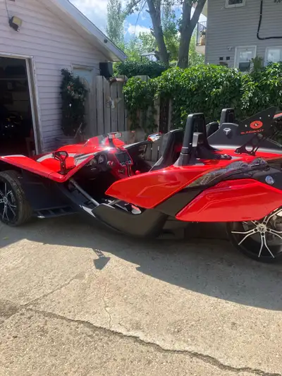 MINT 2015 POLARIS SLINGSHOT.BLUE TOOTH STEREO,BACK UP CAMERA,REMOVEABLE STEERING WHEEL,CORBIN SIDE L...