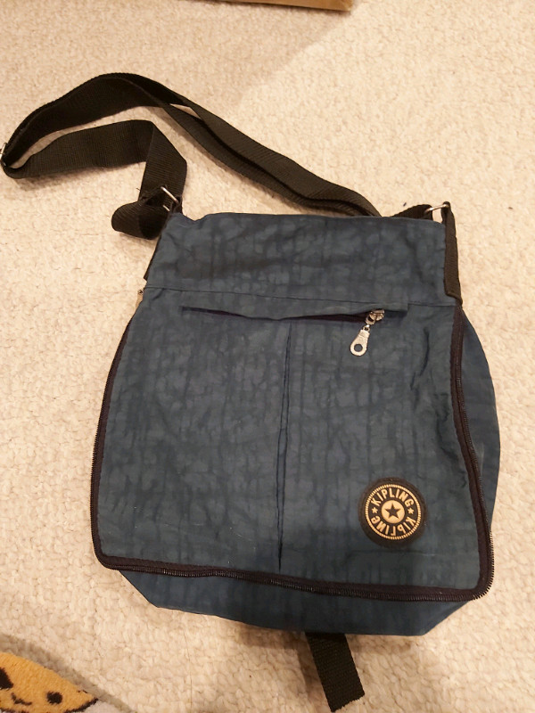 Faux (imitation) Kipling Crossbody Bag, Excellent Condition in Women's - Bags & Wallets in City of Toronto
