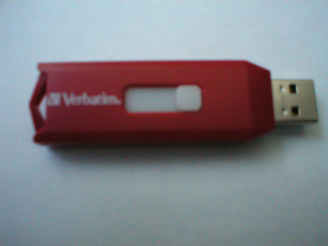 CLE USB KEY 64 GB GIG FLASH MEMORY STICK VERBATIM MEMOIRE MINT dans Cartes-mémoires et clés USB  à Longueuil/Rive Sud - Image 2