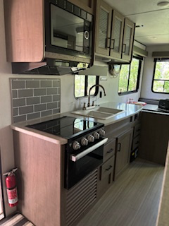 OPEN TO REASONABLE OFFERS 2021 KEYSTONE HIDEOUT TRAVEL TRAILER MODEL 202RD --GREAT FOR SINGLES OR CO...