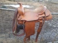 Western roper saddle 