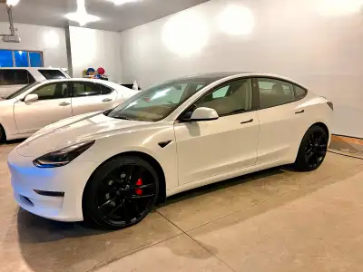 I'm selling a set of staggered Model 3 Performance wheels. I no longer need the set as I have moved...
