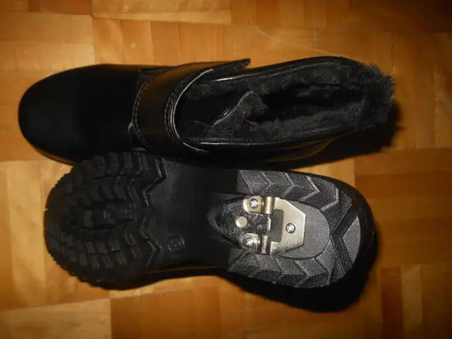 Winter boots in Women's - Shoes in City of Montréal - Image 2