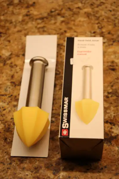 Presse agrumes (citron et orange)neuf dans sa boîte,jamais utilisé Merci de regarder mes autres anno...