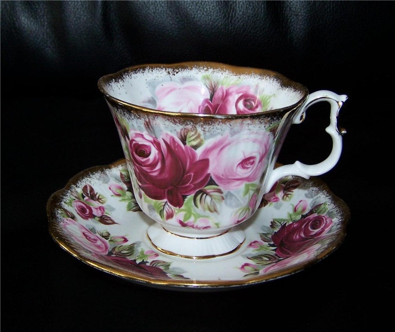 Royal Albert Summer Bounty Series Ruby tea cup & saucer Arts