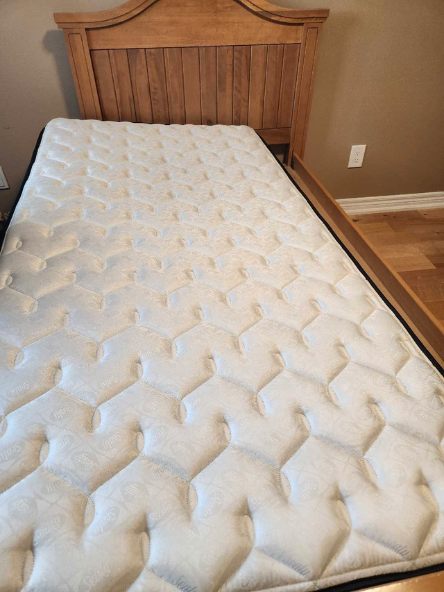 Twin size bed with 6 storage drawers & Mattress in Beds & Mattresses in Mississauga / Peel Region - Image 2