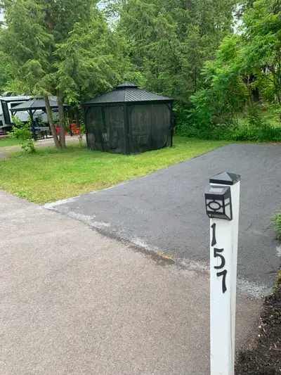 Terrain a vendre au camping Bromont, à Bromont adossé à une rivière, numéro de lot du terrain 157 et...