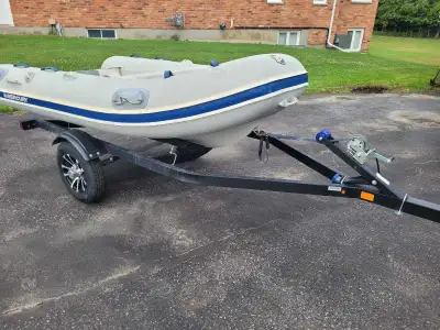 Mercury Quiksilver AA30054M. Hull Design: Single-skin fiberglass hull built using Resin Transfer Mou...