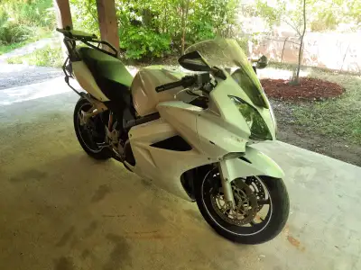 - ASKING PRICE REDUCED - 2007 VFR800 - runs great, stops great. This awesome bike has a reputation f...