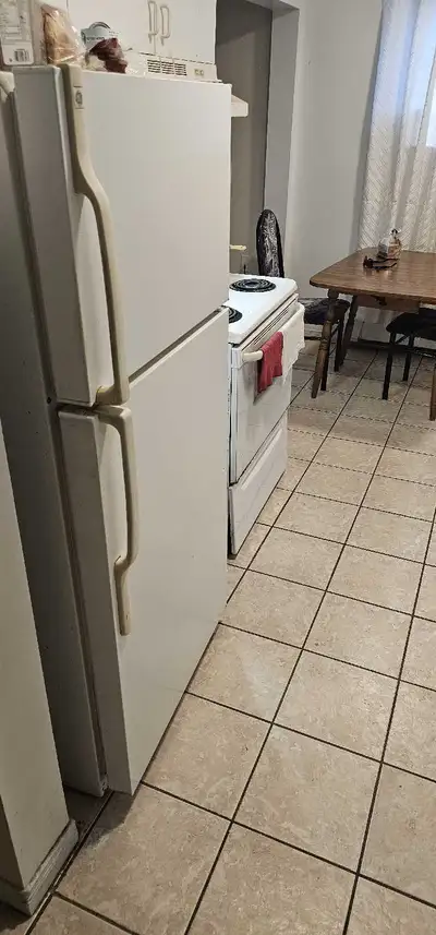 Room for rent in 2 bedroom apt. Clean and nice. Parking, electricity, internet is including:: from J...