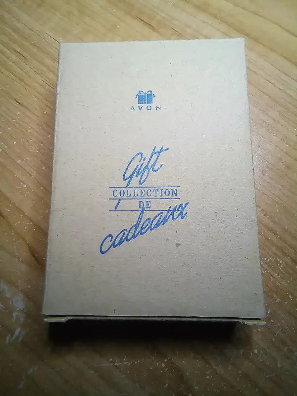 Avon Glistening Ornament Snowman in Holiday, Event & Seasonal in Ottawa - Image 3