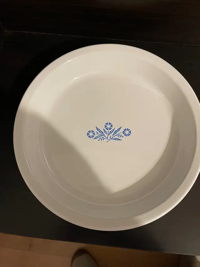 P-309	Vintage Corning Ware 9” Pie Plate with the Coneflower in Kitchen & Dining Wares in Mississauga / Peel Region - Image 2