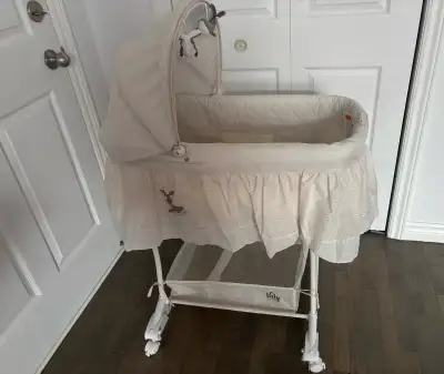 Bily Bassinet + 2x covers, View more
