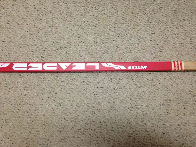 Vintage Model 7001 MOSCOW LEADER CLASSIC RUSSIAN RED Hockey Stic in Hockey in Winnipeg - Image 8