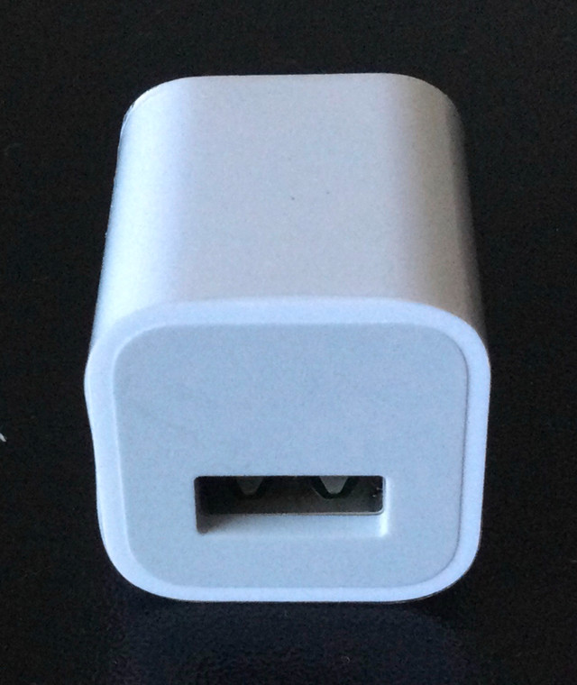 NEW APPLE USB POWER ADAPTER computer accessories power adapter in Laptop Accessories in Saskatoon - Image 2