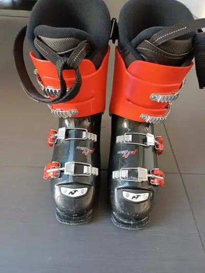 Nordica junior skiboots, View more