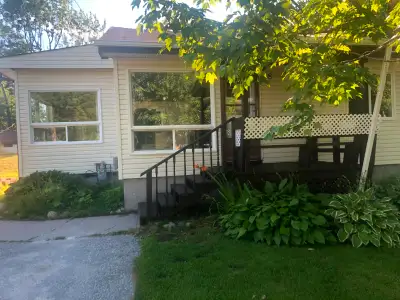 Smaller detached house in Balm Beach community, ideal for one person/retiree. Short walk to the lake...