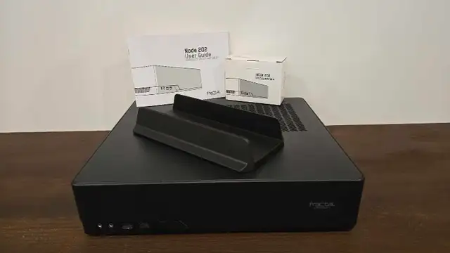 Fractal Design Node 202 - SFF Mini-ITX Case (Black) w/ Riser in System Components in Oakville / Halton Region - Image 2