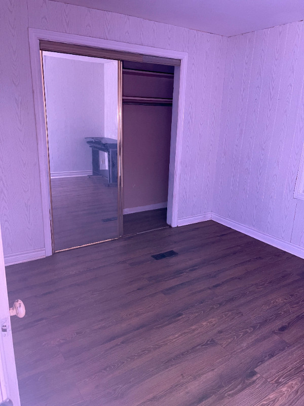 550 Small Student Room for rent. Queens University/ St Lawrence Room