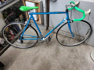Velo de course nishiki bleu 12 vitesses roues 700c cadre 22.5po, View more