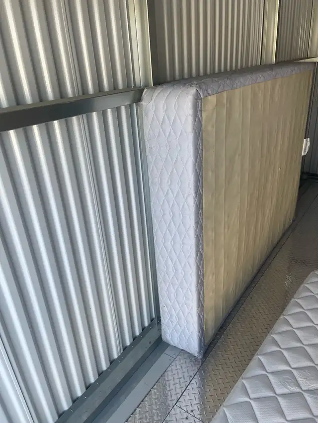 Queen Mattress and Box Spring in Beds & Mattresses in Cranbrook - Image 4