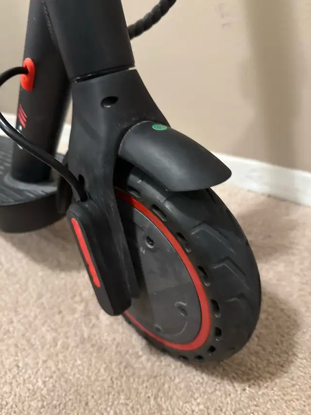 Electric Scooter ( Used 4 Time the box is available ) like new in Scooters & Pocket Bikes in London - Image 3