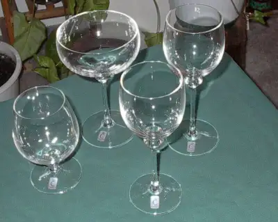 Set of 37 pieces. In original packaging (never been used). Very fine and elegant crystal. Christinen...