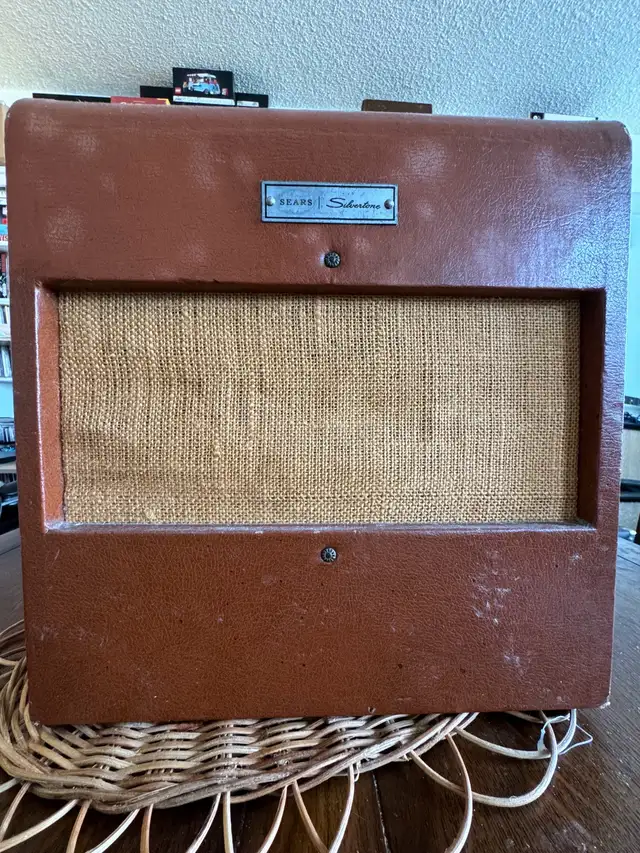 Silvertone Sears 1430 Guitar Amplifier in Amps & Pedals in City of Toronto - Image 3