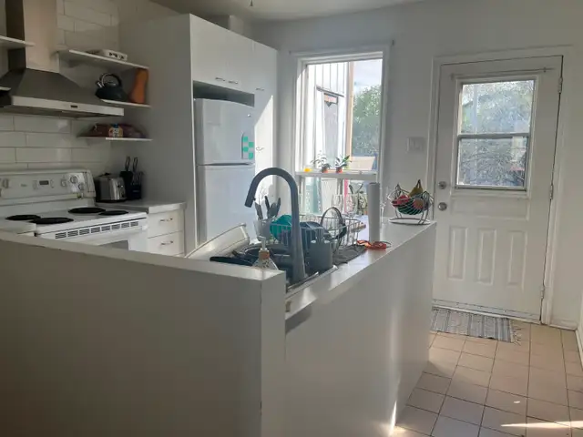 B2 – Beautiful Apartment – Near Downtown Montreal in Long Term Rentals in City of Montréal - Image 3