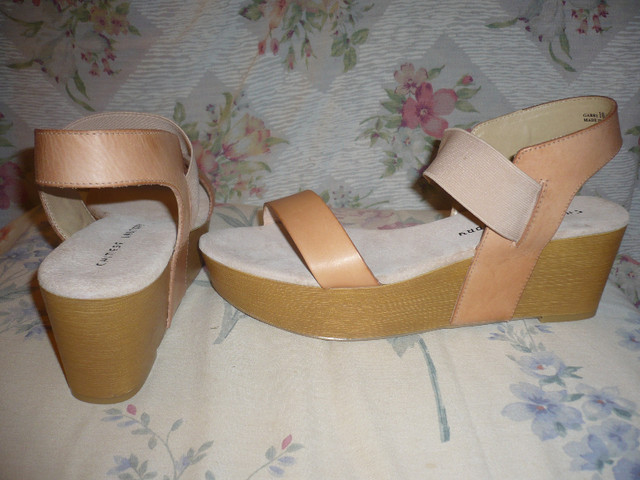 Cute Leather Hazelnut Sandal Wedges size-10. Chinese Laundry in Women's - Shoes in Cambridge - Image 3