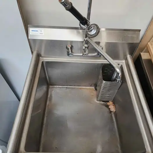 Omcan Commercial Sink w Faucet & Pre-Rinse Spray in Other in City of Toronto - Image 5