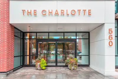 Bright and spacious 1 bed and 1 bath with in unit laundry. Hardwood floors. Modern finishes. This hi...