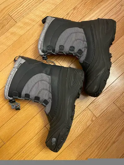 Like new conditions, Size us 5,