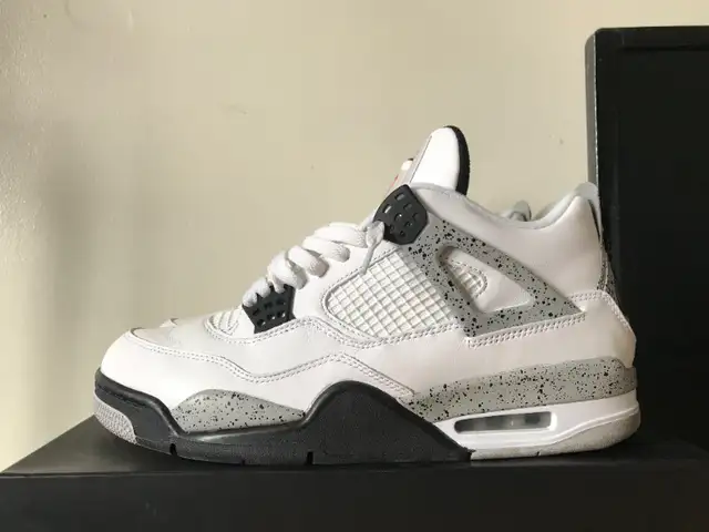 Air Jordan 4 White Cement 2016 size 10.5 in Men's Shoes in City of Toronto - Image 2