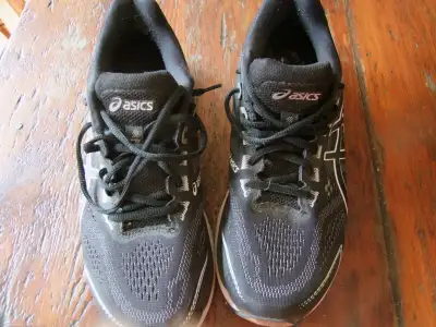 ASICS 2000 GT RUNNING SHOES SIZE 10.5 ONLY WORN ONCE These premium Asics running shoes are like new...