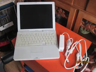For Sale a Apple ibook G4 laptop with power cord $40 not working