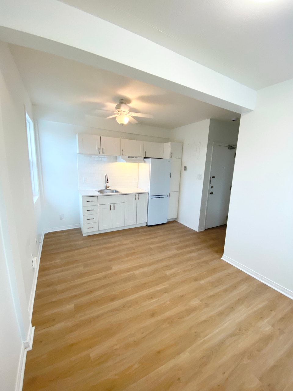 Studio Apartment for Rent: Available November 3rd 4