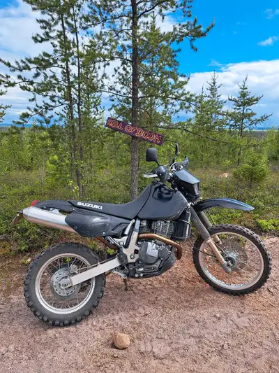 2021 Dr650 10,000km, has tons of aftermarket goodies, regular oil changes and air filter cleaned reg...