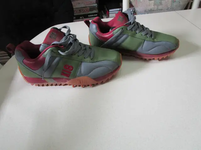 RARE X18 Reykjavik spike Sneakers , Women's Size 10 Vintage 90's in Women's - Shoes in Edmonton - Image 5